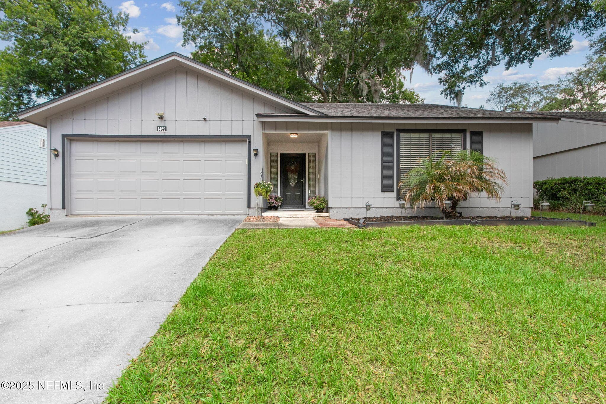 1469 W Classic Oak Road